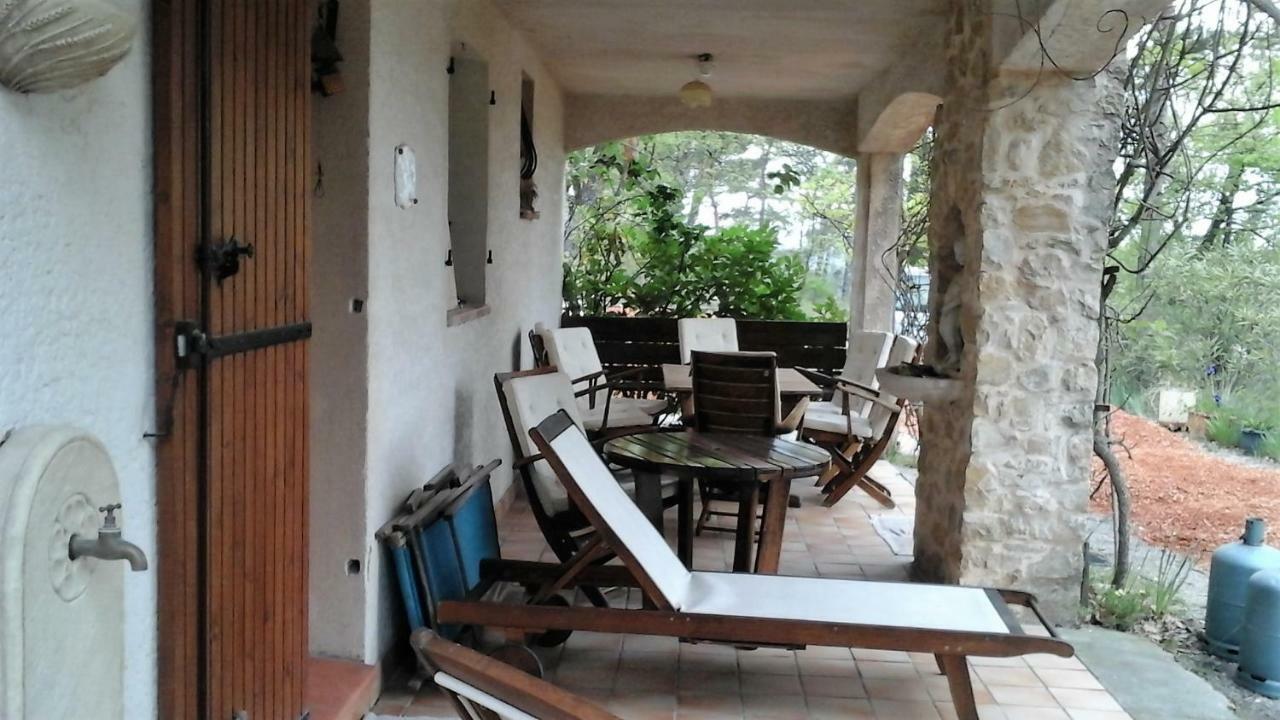 Domisiladore Esparron-de-Verdon Buitenkant foto