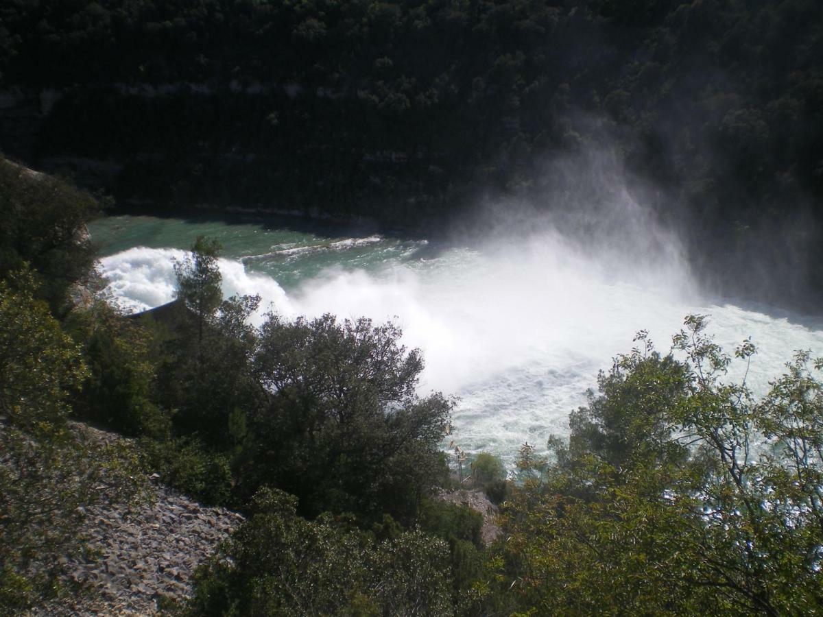 Domisiladore Esparron-de-Verdon Buitenkant foto